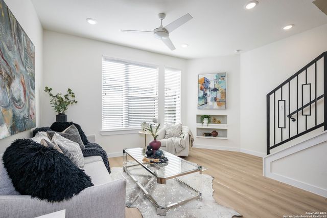 719 E Locust St Unit 2106, San Antonio, TX 78212