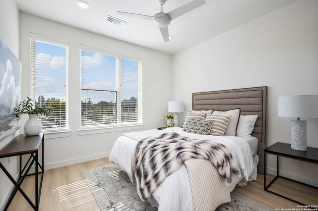 719 E Locust St Unit 2106, San Antonio, TX 78212