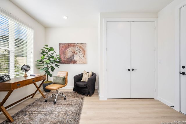 719 E Locust St Unit 2106, San Antonio, TX 78212