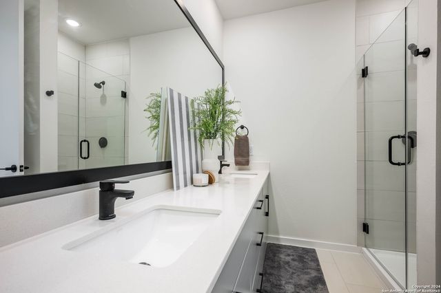 719 E Locust St Unit 2106, San Antonio, TX 78212