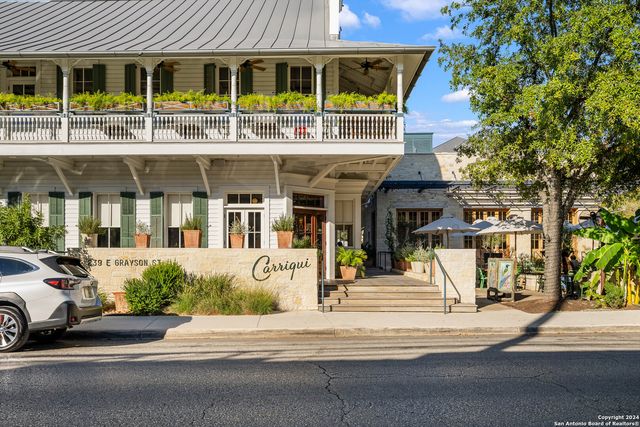 719 E Locust St Unit 2106, San Antonio, TX 78212