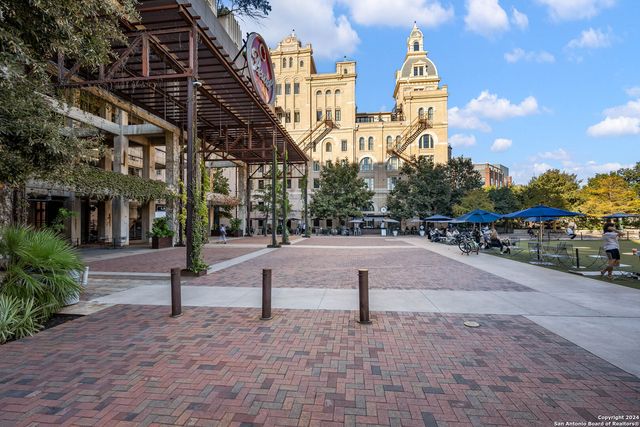 719 E Locust St Unit 2106, San Antonio, TX 78212