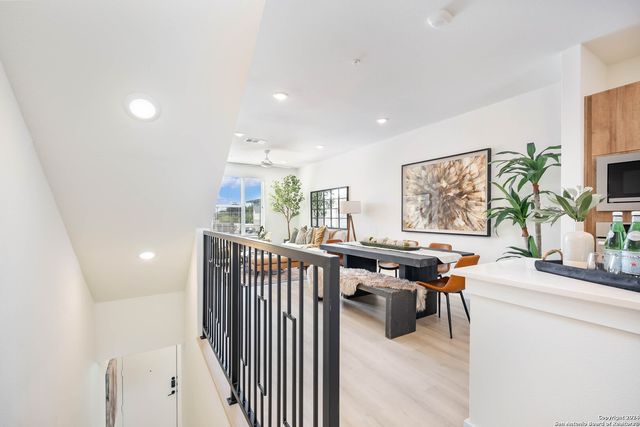 719 E Locust St Unit 2106, San Antonio, TX 78212