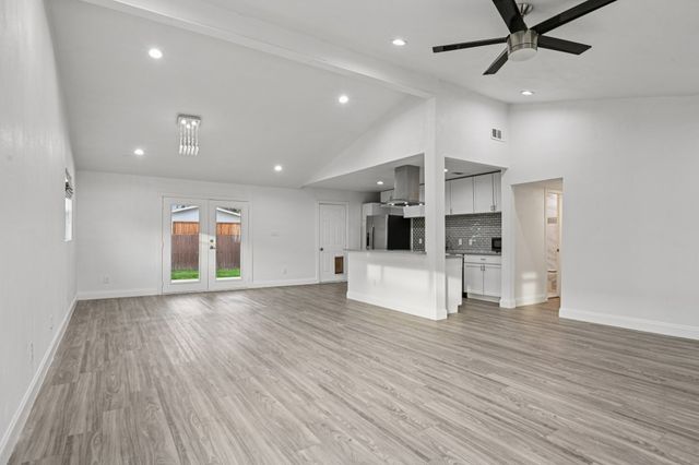 3035 Townsend Drive, Dallas, TX 75229