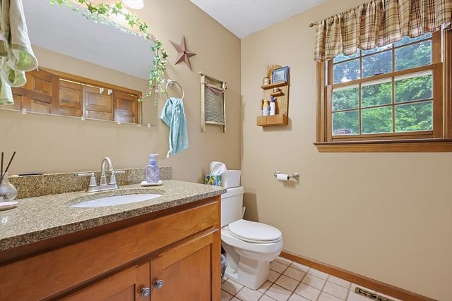60 Forest View Dr, Millville, MA 01529