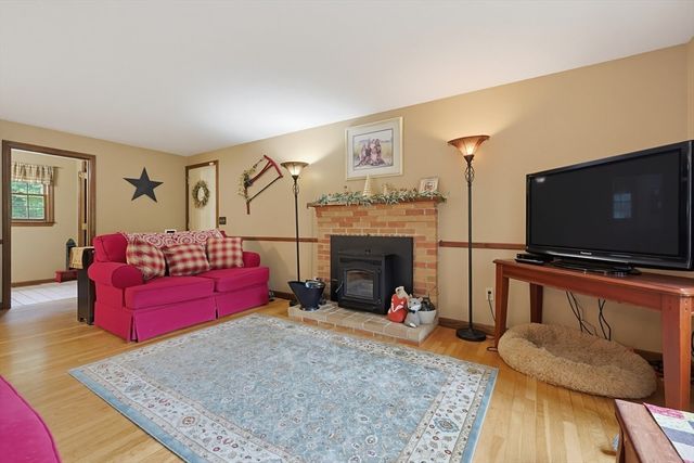 60 Forest View Dr, Millville, MA 01529