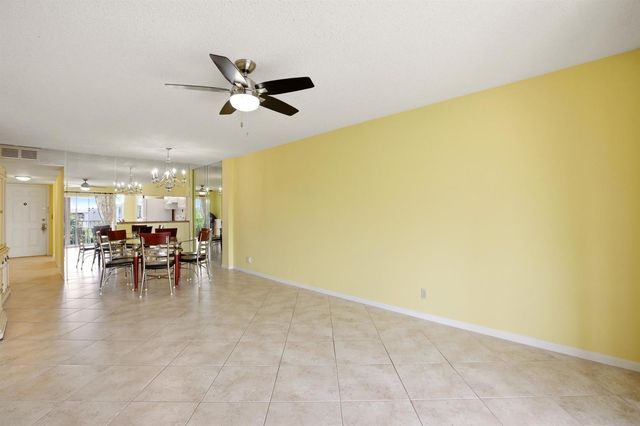 3146 Via Poinciana 407, Lake Worth, FL 33467