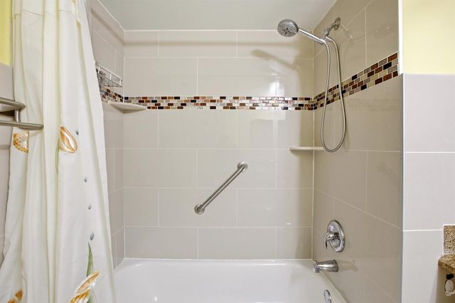 3146 Via Poinciana 407, Lake Worth, FL 33467