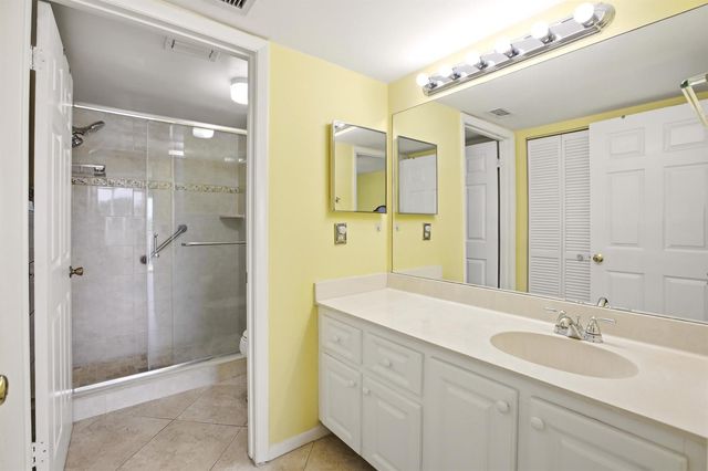 3146 Via Poinciana 407, Lake Worth, FL 33467