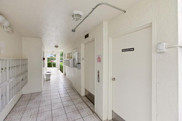 3146 Via Poinciana 407, Lake Worth, FL 33467