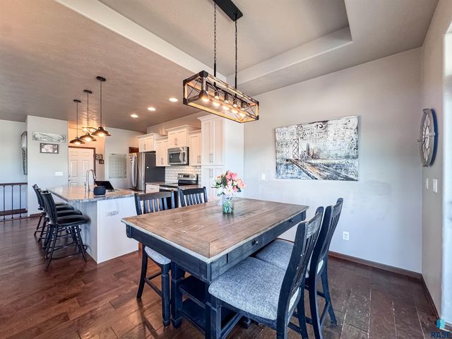 3604 S Home Plate Ave Avenue, Sioux Falls, SD 57110