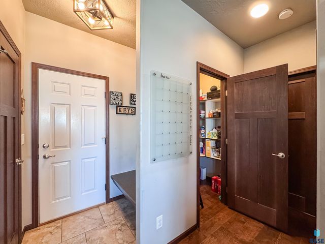 3604 S Home Plate Ave Avenue, Sioux Falls, SD 57110