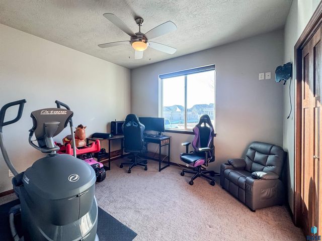 3604 S Home Plate Ave Avenue, Sioux Falls, SD 57110