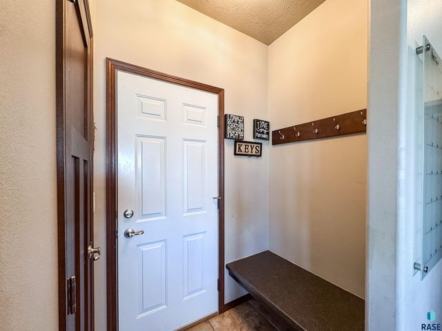 3604 S Home Plate Ave Avenue, Sioux Falls, SD 57110