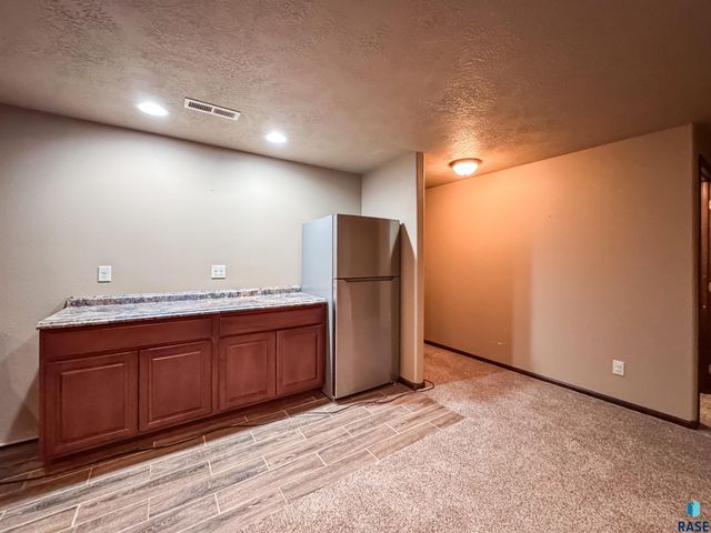 3604 S Home Plate Ave Avenue, Sioux Falls, SD 57110