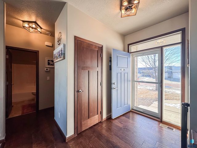 3604 S Home Plate Ave Avenue, Sioux Falls, SD 57110