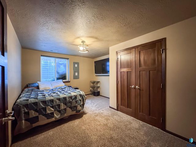 3604 S Home Plate Ave Avenue, Sioux Falls, SD 57110