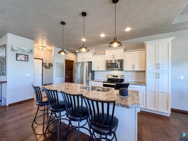 3604 S Home Plate Ave Avenue, Sioux Falls, SD 57110