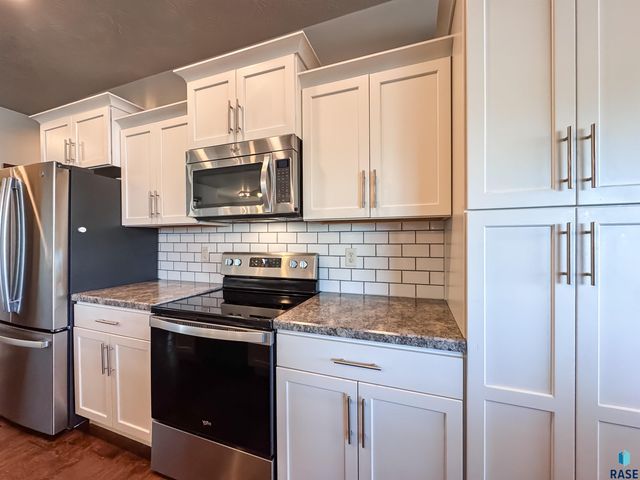 3604 S Home Plate Ave Avenue, Sioux Falls, SD 57110