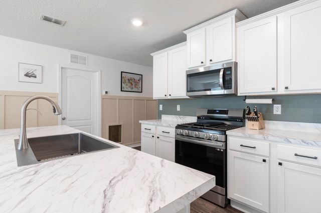 253 Jarama Cir, St Augustine, FL 32084