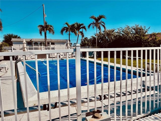 4802 Tudor DR 202, Cape Coral, FL 33904