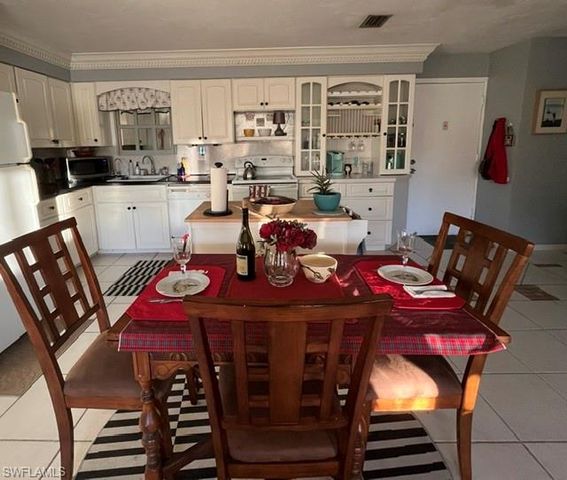 4802 Tudor DR 202, Cape Coral, FL 33904