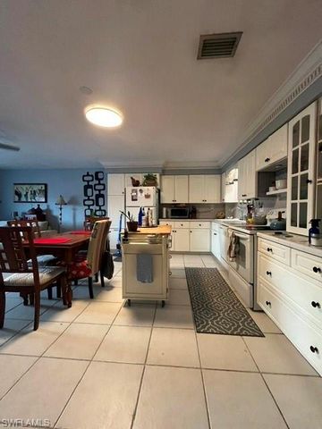 4802 Tudor DR 202, Cape Coral, FL 33904