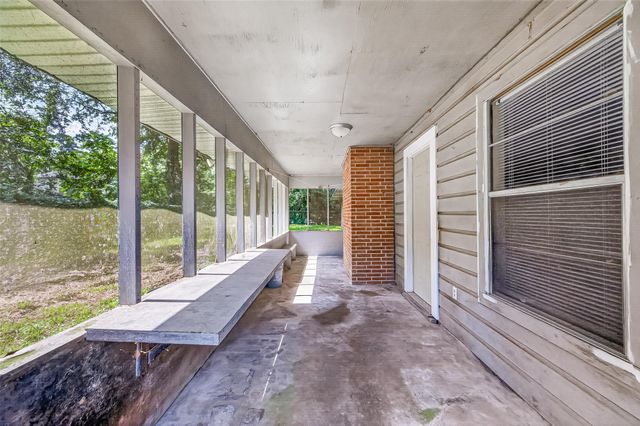 611 Dogwood Trail, Conroe, TX 77316