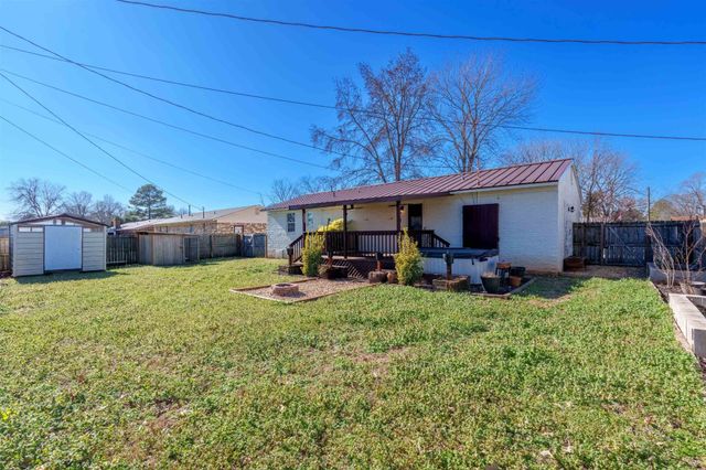 1401 Burroughs Ave, Muscle Shoals, AL 35661