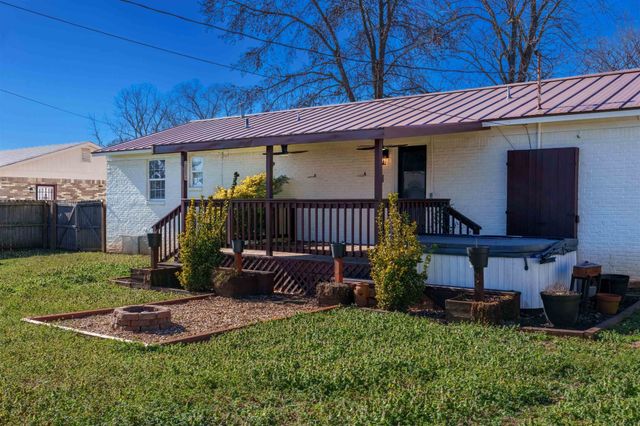 1401 Burroughs Ave, Muscle Shoals, AL 35661