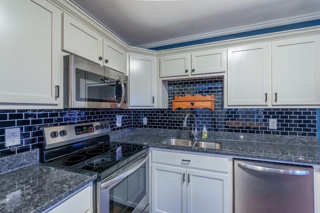 1401 Burroughs Ave, Muscle Shoals, AL 35661