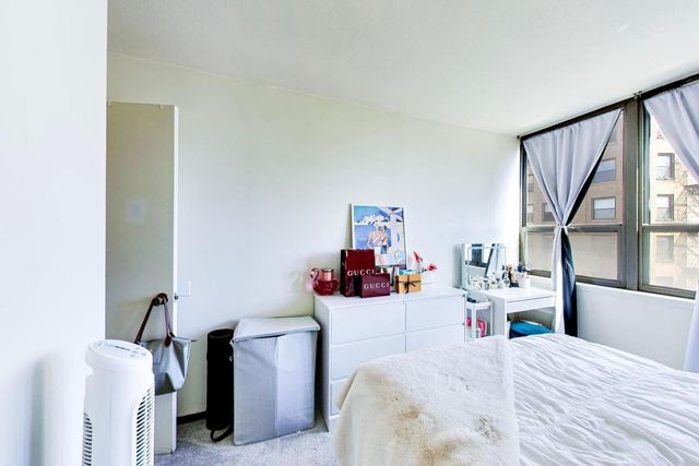 2740 N Pine Grove Avenue 8C, Chicago, IL 60614