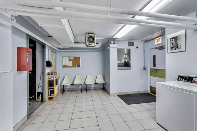 2740 N Pine Grove Avenue 8C, Chicago, IL 60614