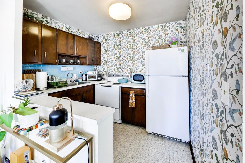 Image 14 of property listing at 2740 N Pine Grove Avenue 8C, Chicago, IL 60614