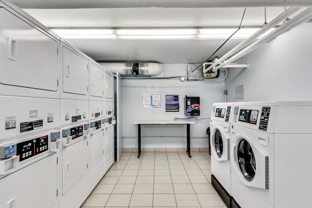 Image 19 of property listing at 2740 N Pine Grove Avenue 8C, Chicago, IL 60614