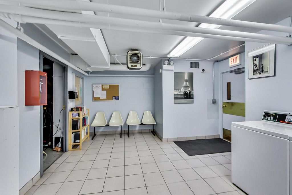 Image 21 of property listing at 2740 N Pine Grove Avenue 8C, Chicago, IL 60614