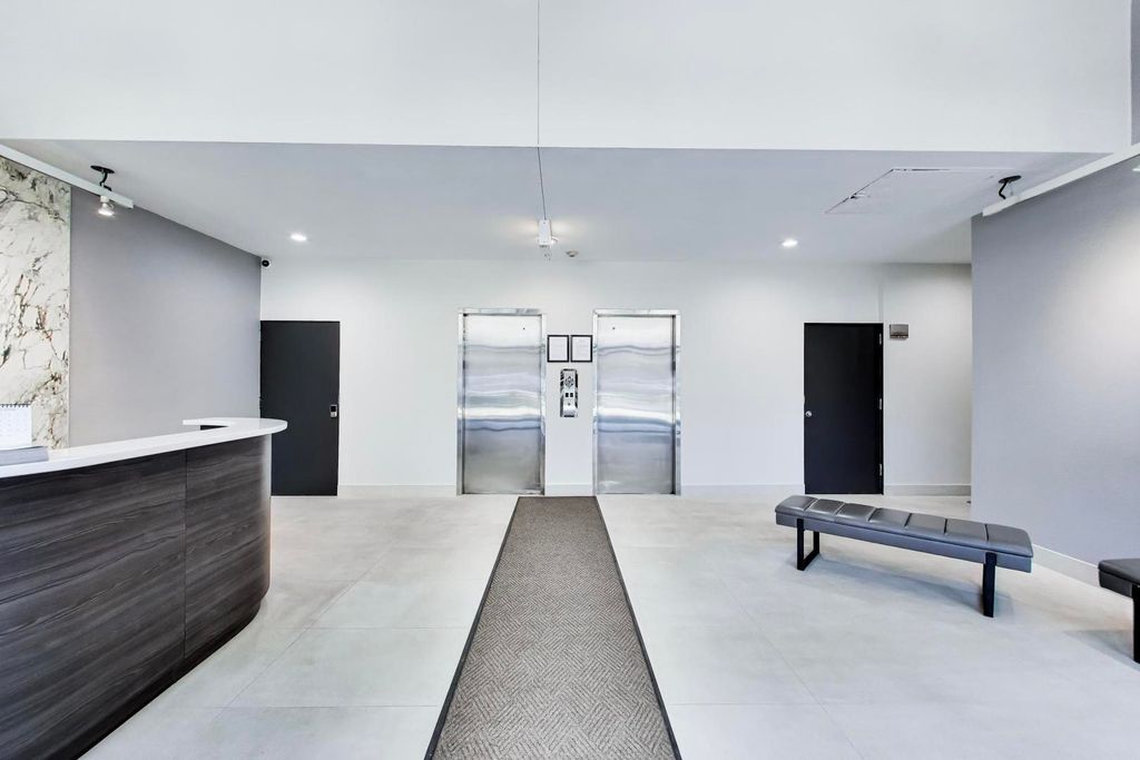 Image 5 of property listing at 2740 N Pine Grove Avenue 8C, Chicago, IL 60614