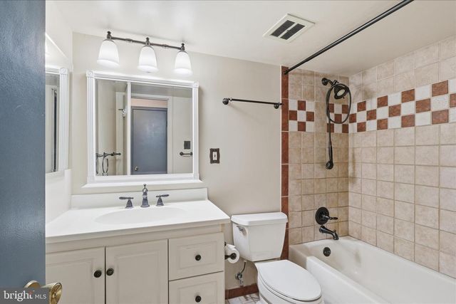 12466 HENDERSON RD, Clifton, VA 20124