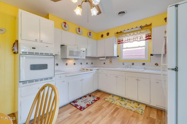 1833 Jackson Hollow Road, Kingsport, TN 37663