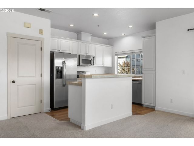 8900 Ne BRENTFORD Way, Beaverton, OR 97006