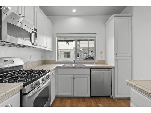 8900 Ne BRENTFORD Way, Beaverton, OR 97006