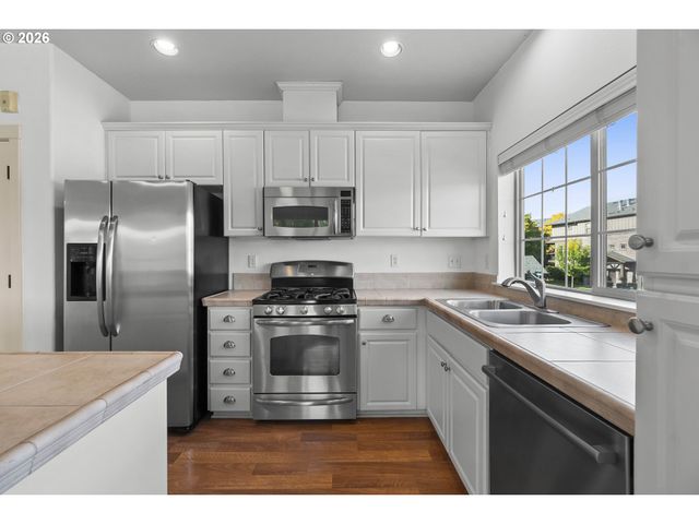 8900 Ne BRENTFORD Way, Beaverton, OR 97006