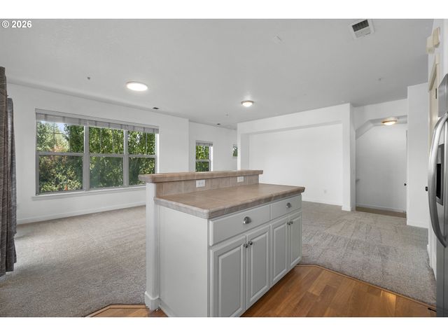 8900 Ne BRENTFORD Way, Beaverton, OR 97006