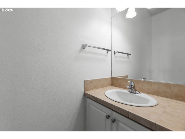 8900 Ne BRENTFORD Way, Beaverton, OR 97006
