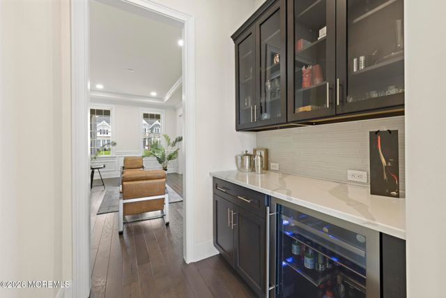 1 Ashbourne Lane, Lincroft, NJ 07738
