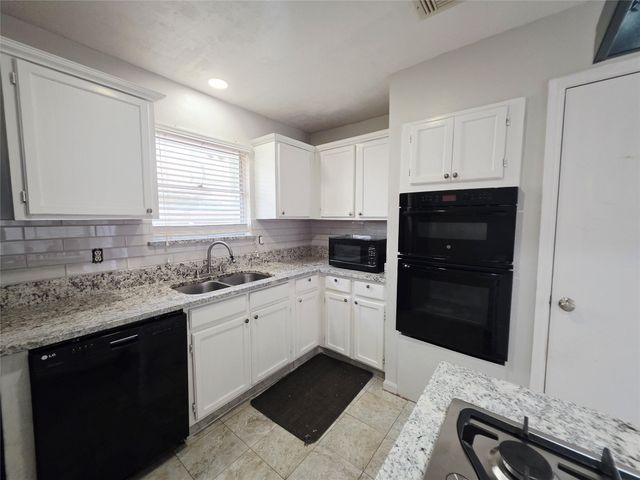 15330 Oak Terrace Drive, Houston, TX 77082