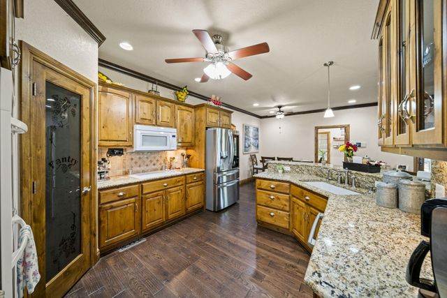 3110 Old Dyke Road, Grove, OK 74344