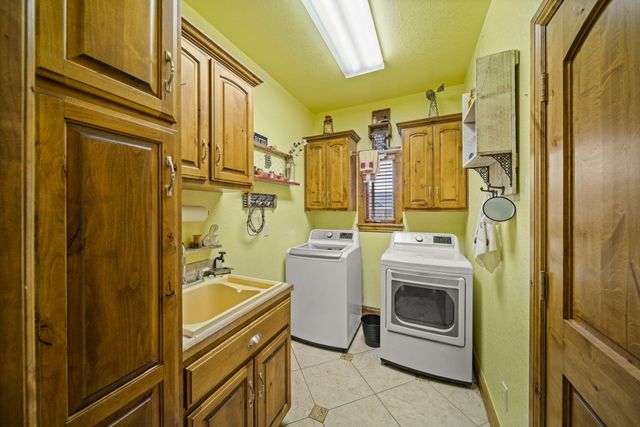 3110 Old Dyke Road, Grove, OK 74344