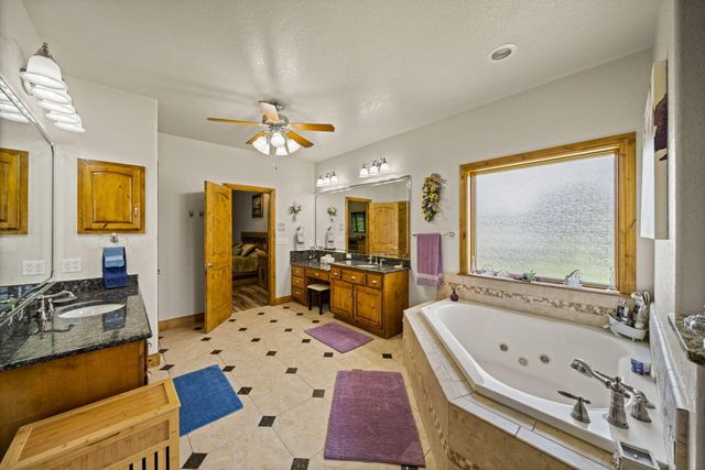 3110 Old Dyke Road, Grove, OK 74344