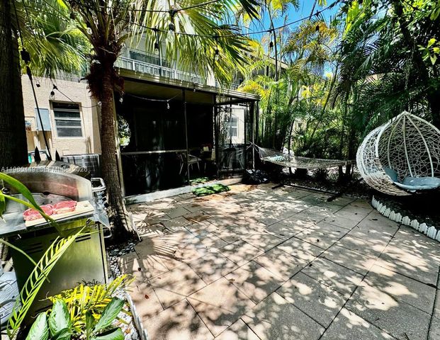 1001 Three Islands Blvd 331, Hallandale Beach, FL 33009